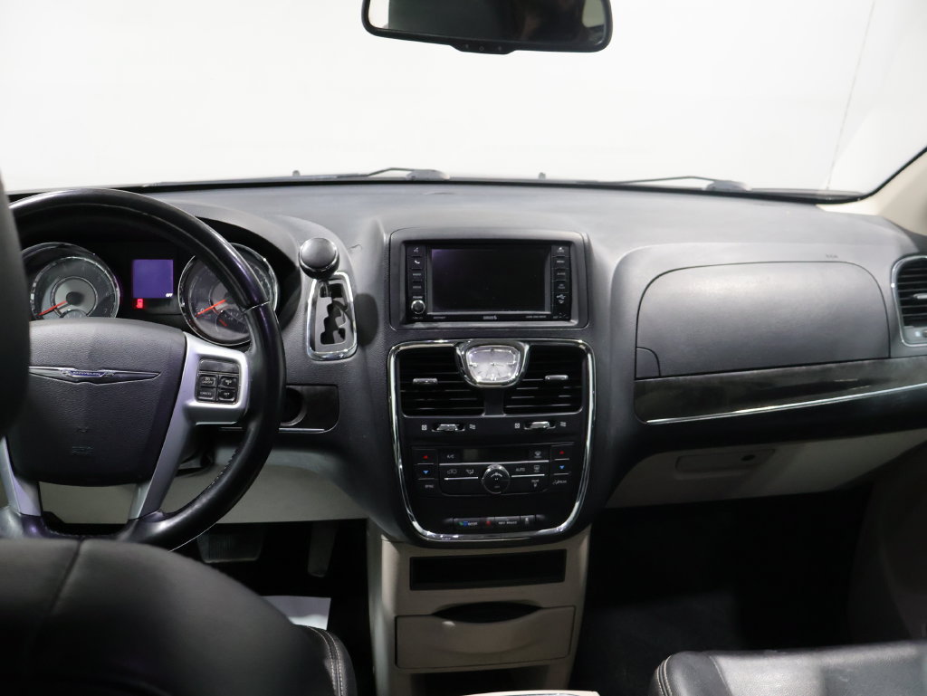 Used 2012 Chrysler Town & Country Touring w/ Entertainment Group #1 FWD image 16
