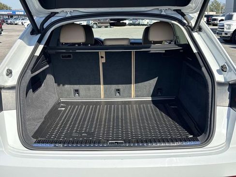 Used 2019 Audi Q8 Prestige image 12