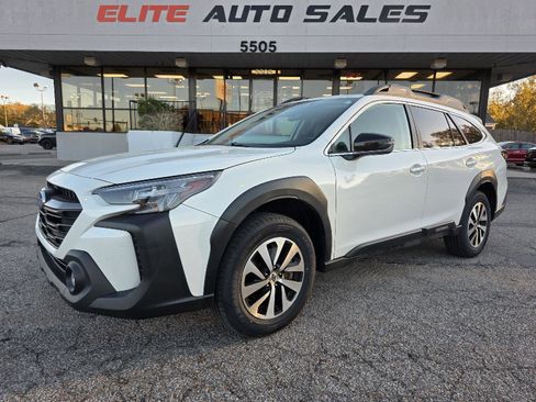 Used 2023 Subaru Outback Premium image 1
