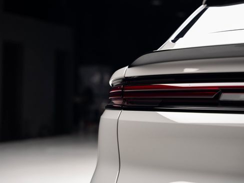 Used 2025 Porsche Cayenne Turbo image 27