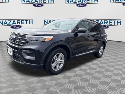 Used 2024 Ford Explorer XLT AWD/4WD image 3