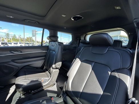 New 2025 Jeep Grand Cherokee L Limited image 29