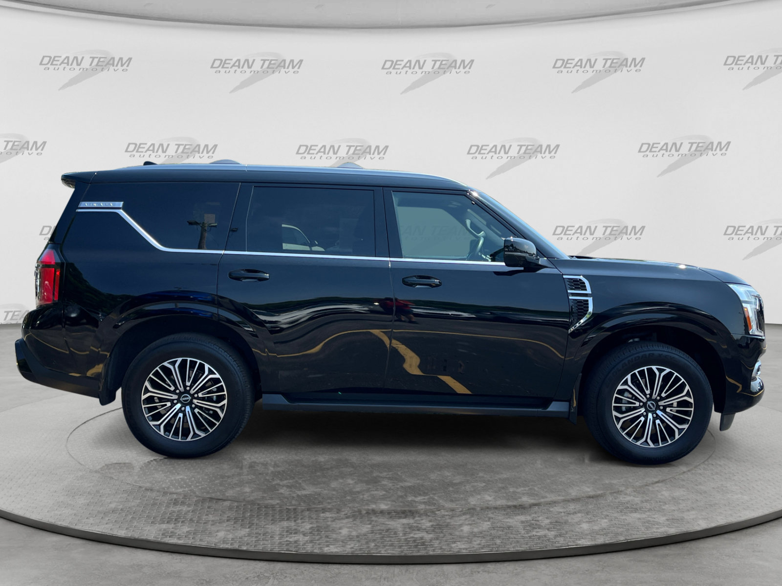 Used 2025 Nissan Armada SL w/ Captain's Chari Seat Package AWD/4WD image 9