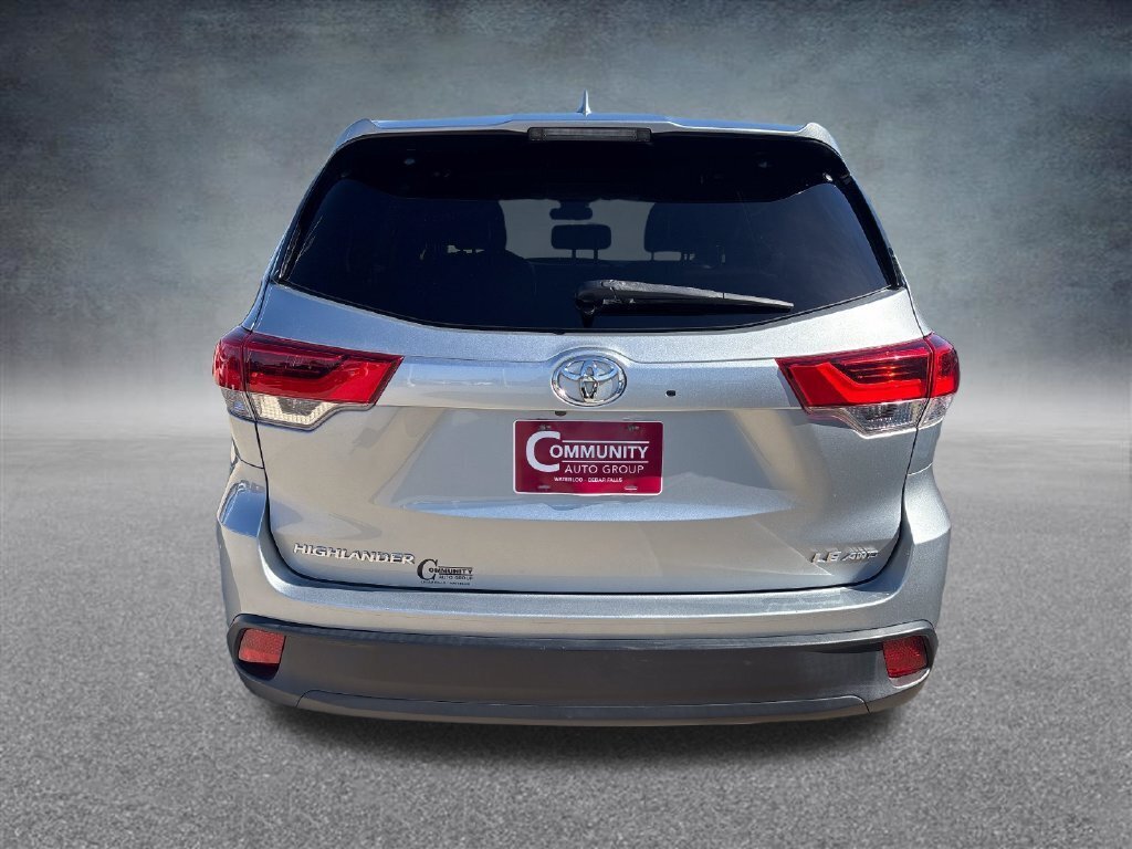 Used 2018 Toyota Highlander Plus AWD/4WD image 4