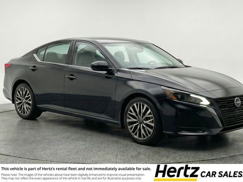 Used 2025 Nissan Altima 2.5 SV image 1