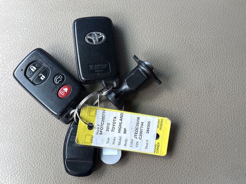 Used 2012 Toyota Highlander Limited AWD/4WD image 31