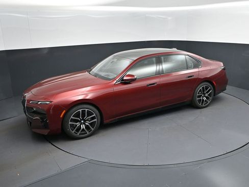 Certified 2025 BMW 740i RWD image 1