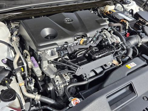 Used 2019 Toyota Camry SE w/ Convenience Package image 17