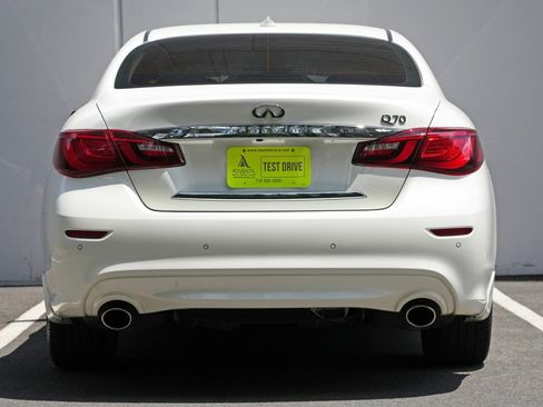Used 2019 INFINITI Q70 Luxe RWD image 10