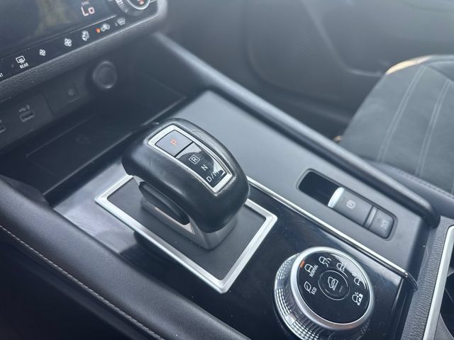 Used 2024 Mitsubishi Outlander AWD image 20