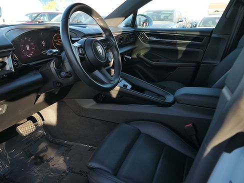 Used 2024 Porsche Macan 4 Electric image 11