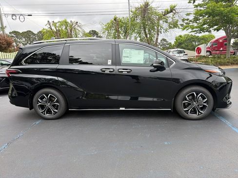 New 2026 Toyota Sienna Platinum AWD/4WD image 2
