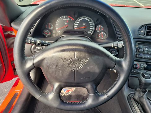 Used 2004 Chevrolet Corvette Coupe w/ Roof Package RWD image 18