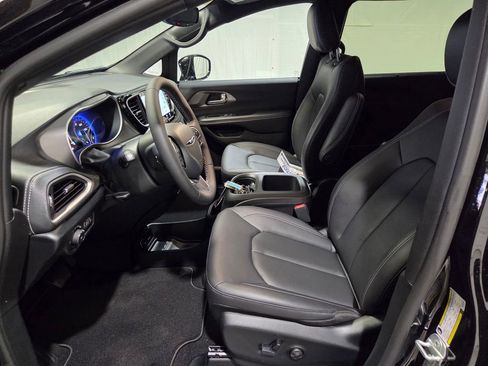 New 2026 Chrysler Pacifica Select FWD image 8