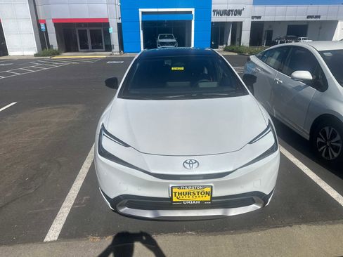 Certified 2024 Toyota Prius Prime Premium image 2