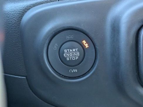 Used 2021 Jeep Gladiator Sport image 25