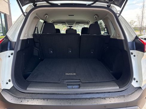 Used 2023 Nissan Rogue SV image 30