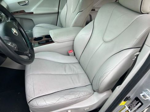 Used 2012 Toyota Venza XLE AWD/4WD image 9