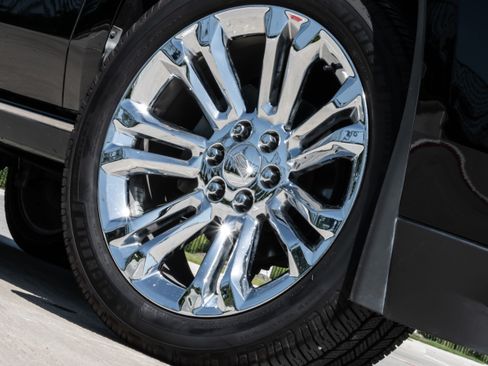 Used 2018 Cadillac Escalade Platinum AWD/4WD image 10