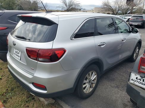 Used 2019 Kia Sorento L image 4