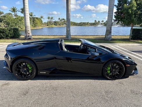 Used 2020 Lamborghini Huracan EVO image 6