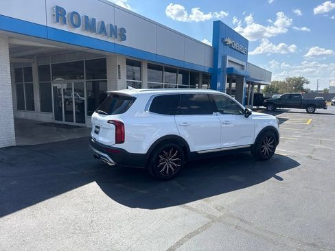 Used 2022 Kia Telluride EX w/ EX Premium Package FWD image 4