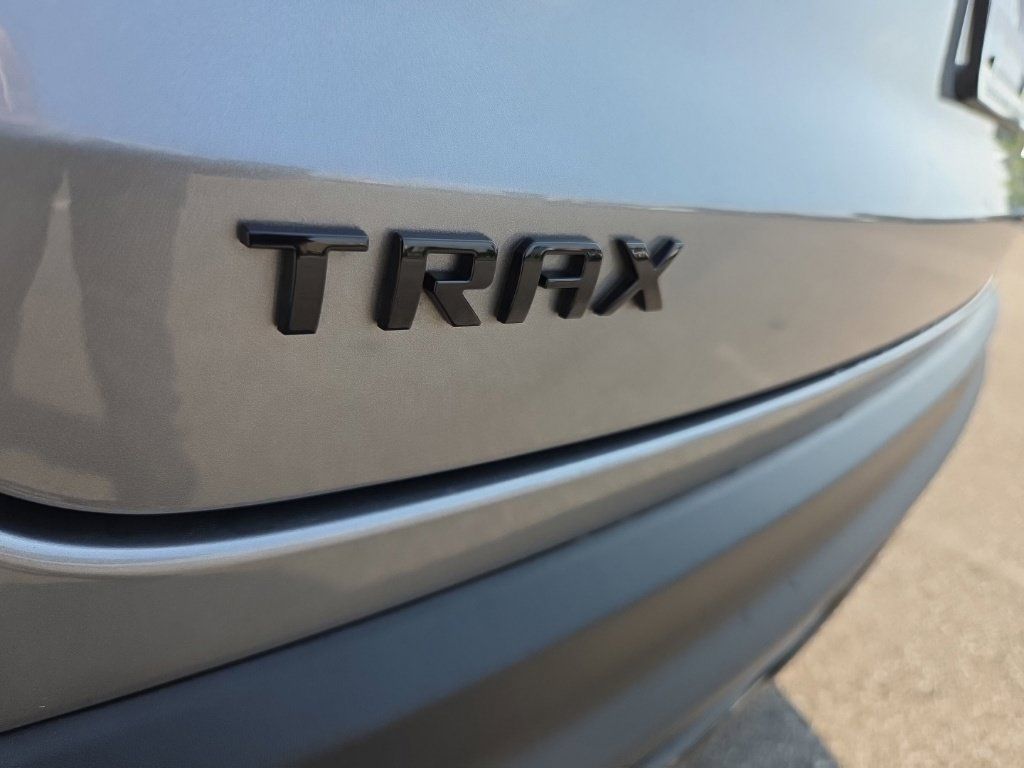 Used 2025 Chevrolet Trax RS w/ Sunroof Package FWD image 58