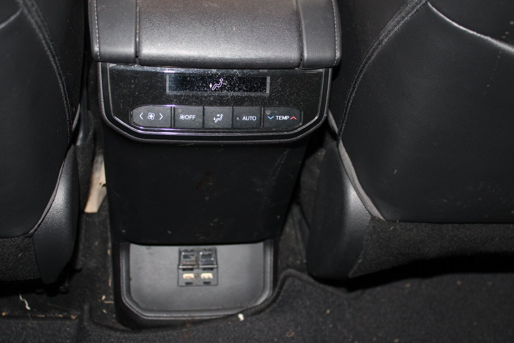 Used 2020 Toyota Highlander XLE FWD image 39