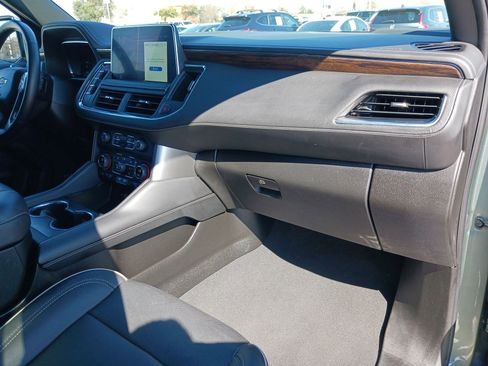 Used 2023 Chevrolet Suburban Premier image 32