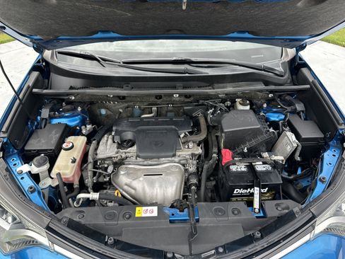 Used 2018 Toyota RAV4 LE FWD image 34