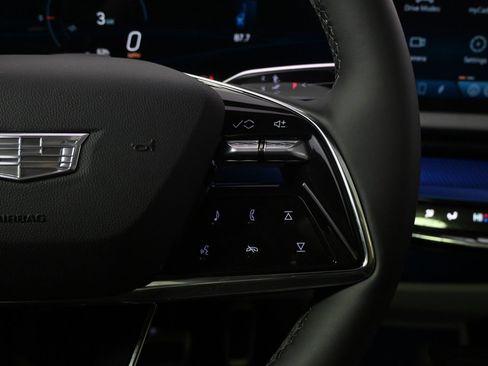 New 2026 Cadillac Optiq Luxury 2 image 36