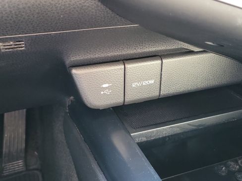 Used 2018 Toyota Camry SE w/ Convenience Package image 34