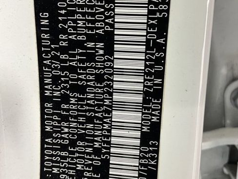 Used 2021 Toyota Corolla LE image 32