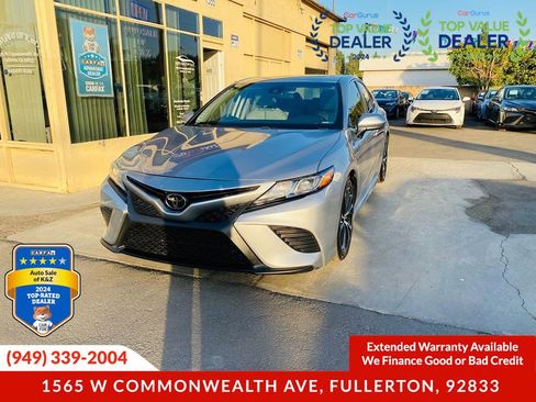 Used 2018 Toyota Camry SE FWD image 4