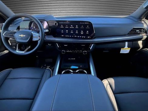New 2025 Chevrolet Suburban Premier AWD/4WD image 5