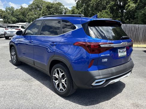 Used 2022 Kia Seltos EX AWD/4WD image 3