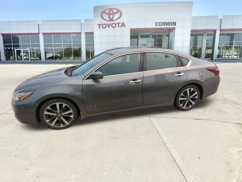 Used 2017 Nissan Altima 2.5 SR w/ LED Appearance Package FWD image 13