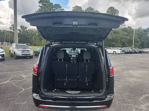 New 2026 Chrysler Pacifica Select FWD image 18
