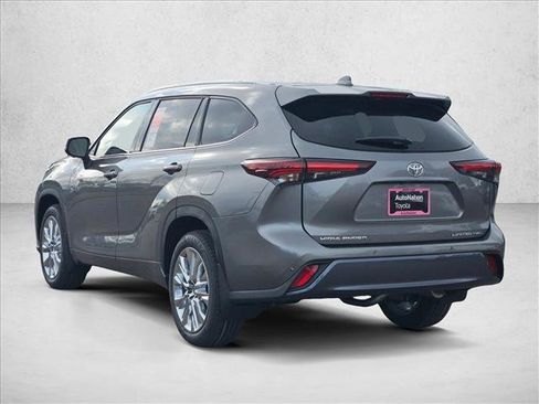 New 2026 Toyota Highlander Limited image 8