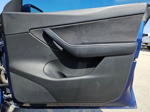 Used 2021 Tesla Model Y Long Range image 28