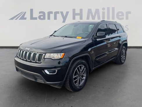 Used 2019 Jeep Grand Cherokee Laredo w/ 18" Wheel & 8.4" Radio Group image 1