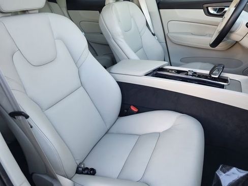 Used 2023 Volvo XC60 T8 Plus image 18