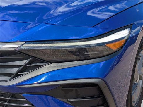 Used 2024 Hyundai Elantra SE image 9
