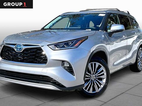 Used 2021 Toyota Highlander Platinum image 1