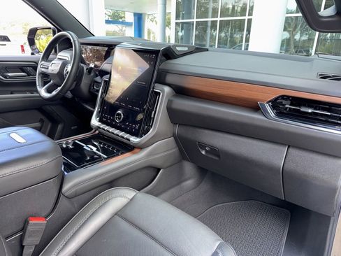Used 2025 GMC Yukon Denali image 19