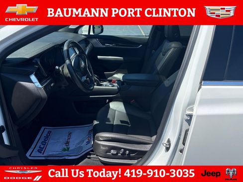 Used 2022 Cadillac XT5 Premium Luxury w/ Technology Package AWD/4WD image 9