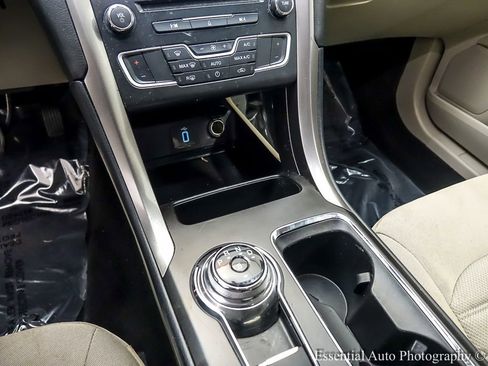 Certified 2018 Ford Fusion SE w/ Fusion SE Technology Package image 19