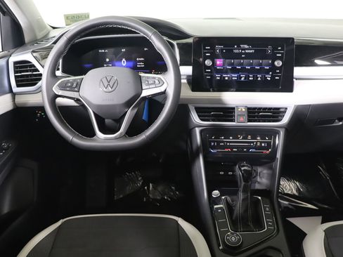 Used 2025 Volkswagen Taos SE image 31