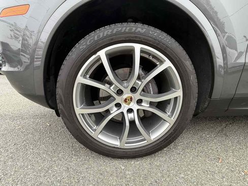 Used 2019 Porsche Cayenne image 32