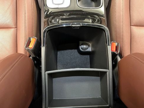 Used 2024 Kia Telluride EX w/ EX Captain's Chair Package image 49